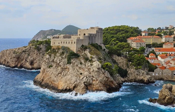 Lovrijenac Fort perched high on a rugged cliff above the waves in Dubrovnik, world-famous as the Red Keep in King’s Landing from Game of Thrones.